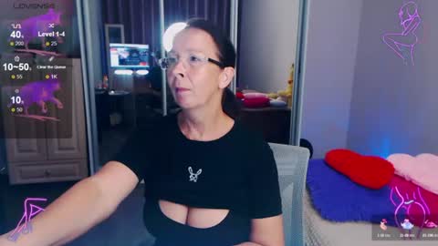 Snapshot of celine_faer1 chatting on 06-28-26, 02:28 Celine online show from 06-28-26, 02:28
