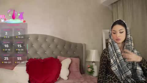 Snapshot of celine_noir chatting on 02-17-26, 04:31 Celine online show from 02-17-26, 04:31