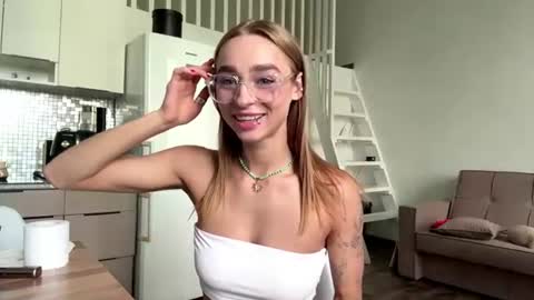 Snapshot of celineruppert chatting on 06-23-26, 01:47 Amilia online show from 06-23-26, 01:47