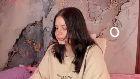 Hello guys my name is Sofi and Lizzie and  Vanessa online show from 02-25-26, 08:57