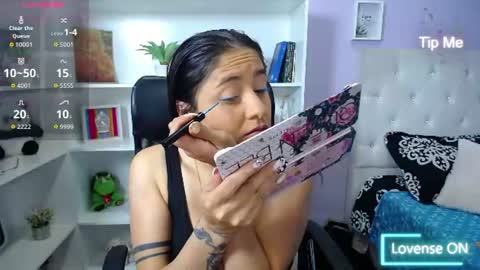 Snapshot of chantal_adams0 chatting on 06-16-26, 05:04 chantal online show from 06-16-26, 05:04