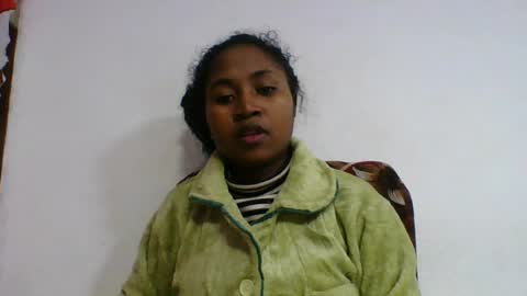 Snapshot of chantale483461 chatting on 07-09-26, 06:01 chantale483461 online show from 07-09-26, 06:01