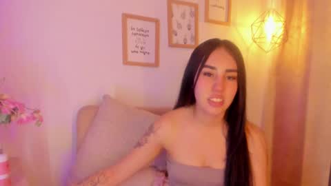 Snapshot of chantall_valkoba chatting on 02-16-25, 07:26 Chantall online show from 02-16-25, 07:26