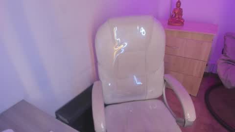 Chantall online show from 12-16-25, 05:34