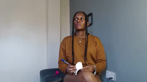 Snapshot of chantelsamz2 chatting on 11-11-25, 08:14 Chantel online show from 11-11-25, 08:14