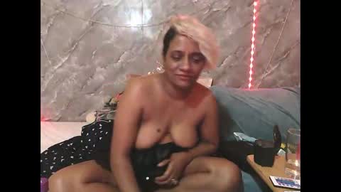 Snapshot of chanz10172 chatting on 10-08-25, 09:34 Zaria Vixen online show from 10-08-25, 09:34