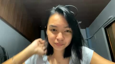 Snapshot of charamaracle chatting on 04-01-26, 01:41 Elly online show from 04-01-26, 01:41