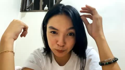 Snapshot of charamaracle chatting on 04-03-26, 05:33 Elly online show from 04-03-26, 05:33