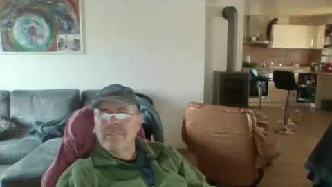 Snapshot of charles6064 chatting on 01-02-25, 09:22 charles6064 online show from 01-02-25, 09:22