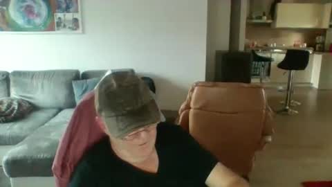 Snapshot of charles6064 chatting on 01-12-25, 01:58 charles6064 online show from 01-12-25, 01:58