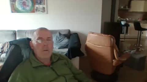 Snapshot of charles6064 chatting on 02-18-25, 11:44 charles6064 online show from 02-18-25, 11:44