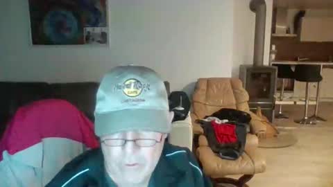 Snapshot of charles6064 chatting on 05-09-26, 10:26 charles6064 online show from 05-09-26, 10:26
