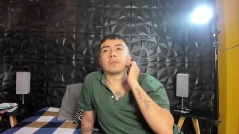 Snapshot of charles_roxy chatting on 01-19-25, 12:28 CHARLES Y ROXY. online show from 01-19-25, 12:28