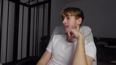 Snapshot of charles_sins chatting on 02-02-25, 08:08 CHARLES SINS online show from 02-02-25, 08:08