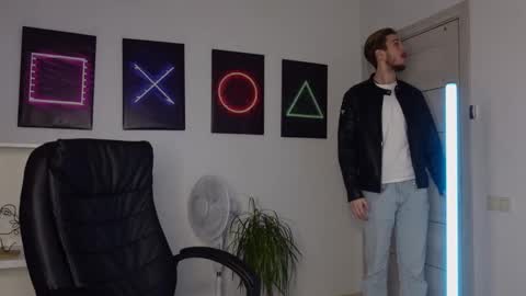 Snapshot of charles_sins chatting on 02-08-25, 02:27 CHARLES SINS online show from 02-08-25, 02:27