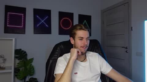 Snapshot of charles_sins chatting on 02-08-25, 05:29 CHARLES SINS online show from 02-08-25, 05:29