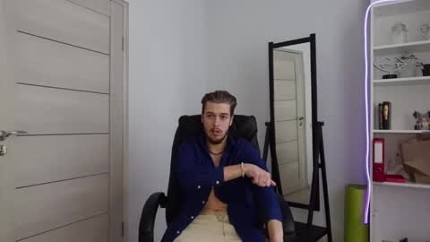 Snapshot of charles_sins chatting on 02-16-25, 01:38 CHARLES SINS online show from 02-16-25, 01:38