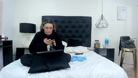 Charles y Elara online show from 12-03-24, 06:48