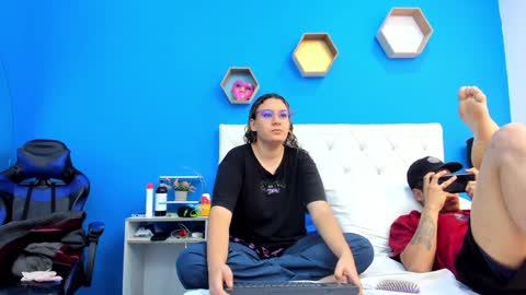 Charles y Elara online show from 12-29-24, 02:10