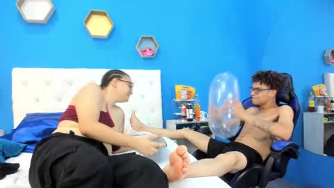 Charles y Elara online show from 02-12-25, 08:07