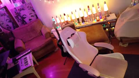 Snapshot of charli_girl chatting on 01-05-25, 09:57 Charli online show from 01-05-25, 09:57