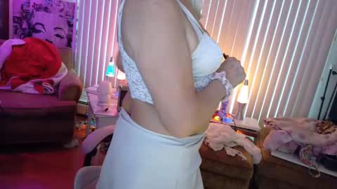 Snapshot of charli_girl chatting on 01-12-25, 07:53 Charli online show from 01-12-25, 07:53