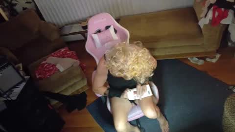 Snapshot of charli_girl chatting on 01-28-25, 01:39 Charli online show from 01-28-25, 01:39