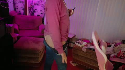 Snapshot of charli_girl chatting on 01-31-25, 01:22 Charli online show from 01-31-25, 01:22