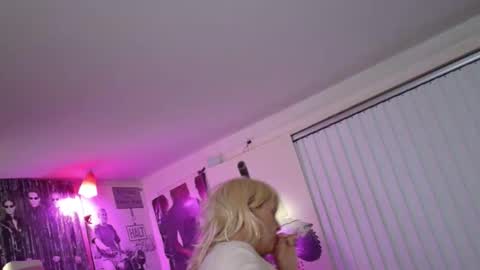 Snapshot of charli_girl chatting on 02-05-25, 12:31 Charli online show from 02-05-25, 12:31