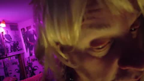 Snapshot of charli_girl chatting on 02-12-25, 01:30 Charli online show from 02-12-25, 01:30