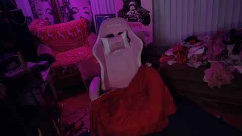 Snapshot of charli_girl chatting on 02-22-25, 11:57 Charli online show from 02-22-25, 11:57