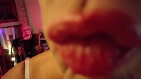 Snapshot of charli_girl chatting on 10-17-25, 10:56 Charli online show from 10-17-25, 10:56