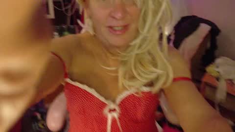 Snapshot of charli_girl chatting on 11-01-25, 12:56 Charli online show from 11-01-25, 12:56