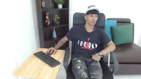 Snapshot of charlie_oconnor chatting on 01-12-25, 04:00 Charlie oconnor online show from 01-12-25, 04:00