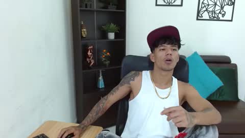 Snapshot of charlie_oconnor chatting on 01-17-25, 03:12 Charlie oconnor online show from 01-17-25, 03:12