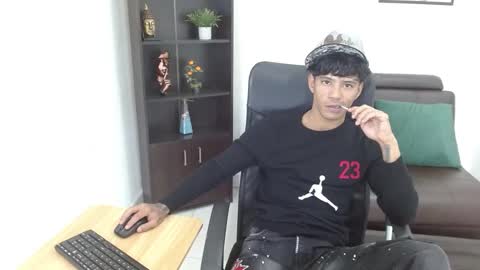 Snapshot of charlie_oconnor chatting on 02-08-25, 03:08 Charlie oconnor online show from 02-08-25, 03:08