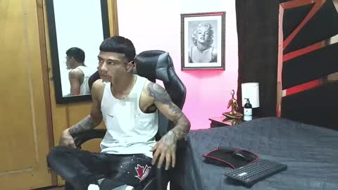 Snapshot of charlie_oconnor chatting on 03-06-25, 03:35 Charlie oconnor online show from 03-06-25, 03:35