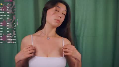 Snapshot of charlinepiker chatting on 06-18-26, 09:09 Yumi online show from 06-18-26, 09:09