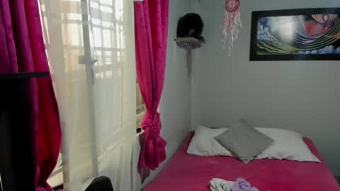 Snapshot of charllothehart2 chatting on 11-06-25, 12:06 charllothehart2 online show from 11-06-25, 12:06