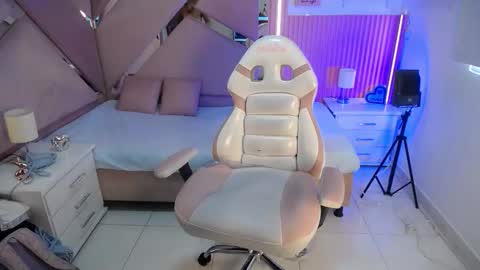 Snapshot of charlotte__ebony_ chatting on 10-11-25, 01:09 Charlotte  online show from 10-11-25, 01:09