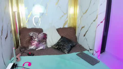Snapshot of charlotte__milf chatting on 07-17-26, 07:52 charlotte__milf online show from 07-17-26, 07:52