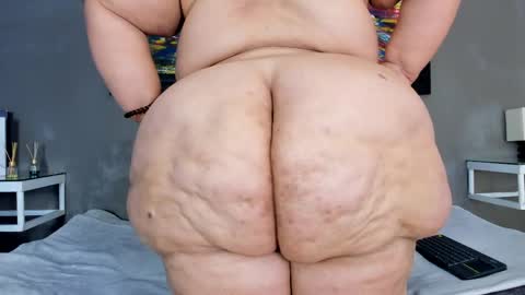 Snapshot of charlotte_curvy_ chatting on 05-04-26, 08:16 Angelica Charlotte online show from 05-04-26, 08:16