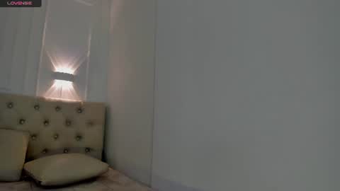 Snapshot of charlotte_dante212 chatting on 07-15-26, 02:17 charlottte y dante online show from 07-15-26, 02:17