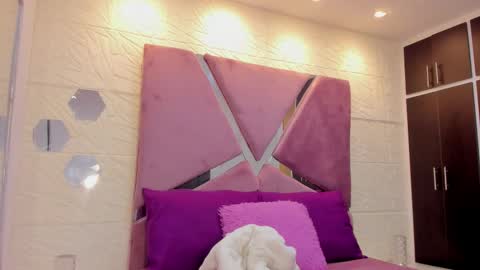 Charlotte Icee online show from 11-27-25, 04:42