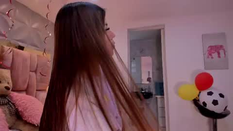 Snapshot of charlotte_icee chatting on 06-30-26, 01:01 Charlotte Icee online show from 06-30-26, 01:01