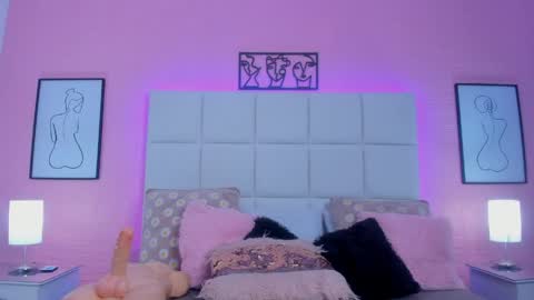Snapshot of charlotte_kisss chatting on 05-12-26, 08:17 Charlotte online show from 05-12-26, 08:17