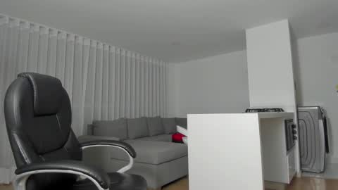 Snapshot of charlotte_tiller chatting on 01-27-25, 02:31 Yuli online show from 01-27-25, 02:31