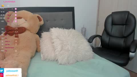 Snapshot of charlotte_tiller chatting on 02-21-25, 11:43 Yuli online show from 02-21-25, 11:43