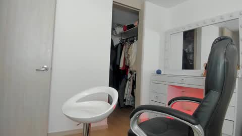 Snapshot of charlotte_tiller chatting on 01-14-26, 03:45 Yuli online show from 01-14-26, 03:45