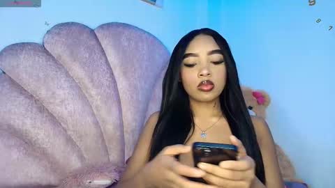 charlotte_walker1 online show from 03-25-26, 12:38